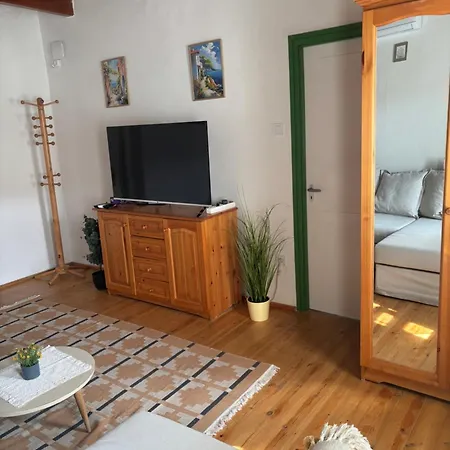 Sarga-part Vendeghaz Apartment